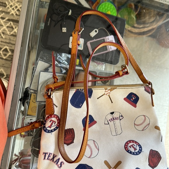 Dooney & bourke - Picture 7 of 7